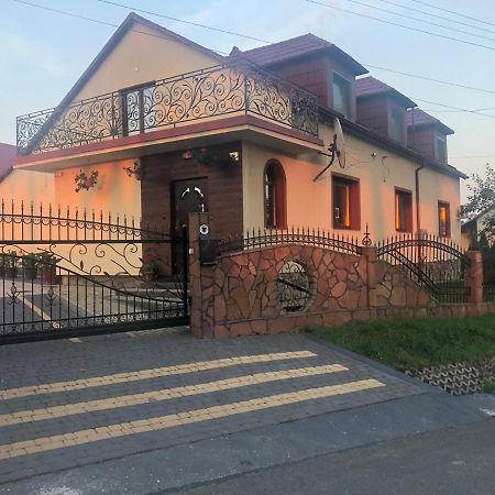 Apartamenty U Maksa Krzywcza 외부 사진
